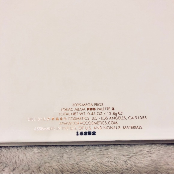 LORAC Mega Pro 3 Eyeshadow Palette - Picture 8 of 8
